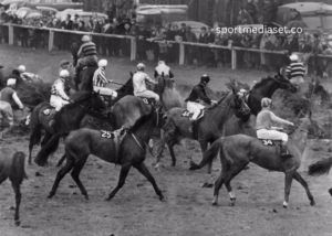 10 Iconic Moments in Turf Racing History